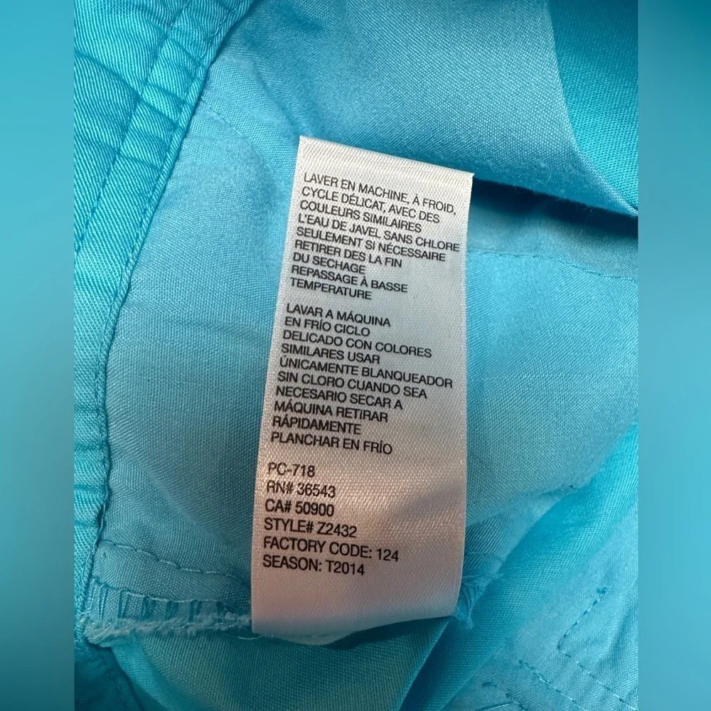 Izod Women’s Shorts Size 16 Bright Blue 5 Pocket